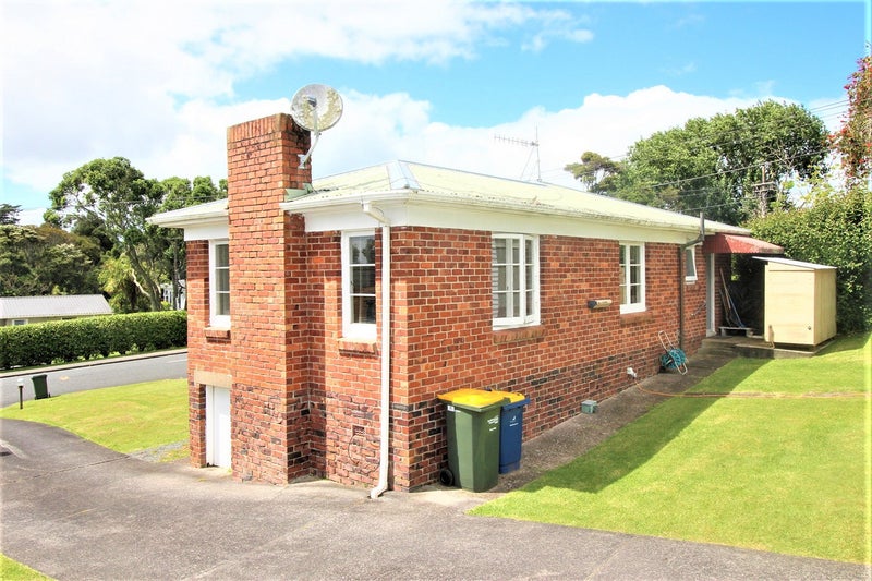 37 South Lynn Road, Titirangi, Auckland - Carousel 2