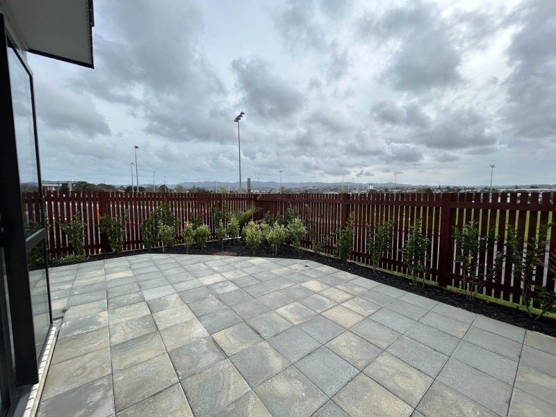 2/6 Treasure Lane, TE ATATU SOUTH, AUCKLAND - Carousel 2