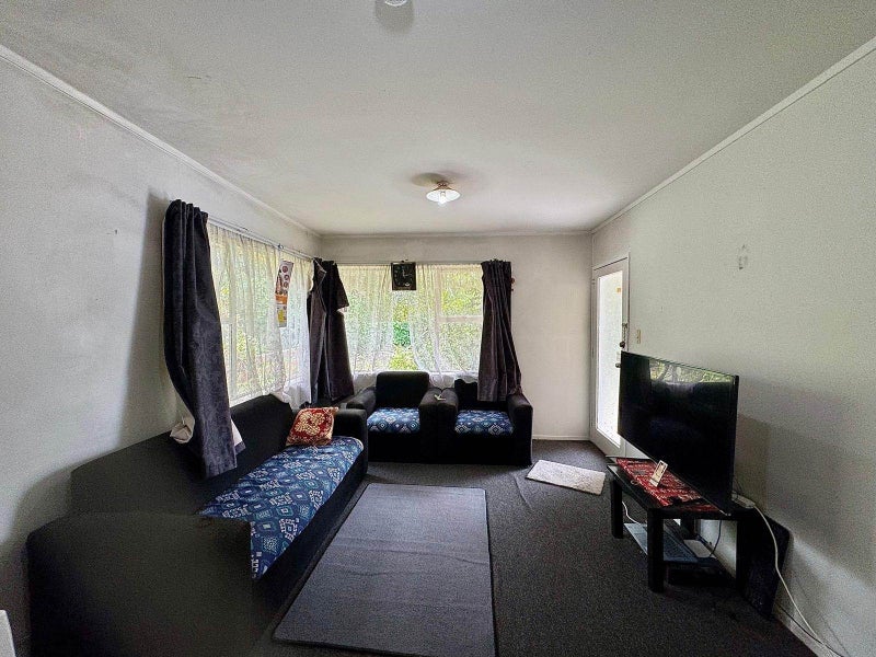 35 Wyllie Road, Papatoetoe, Auckland - Carousel 1