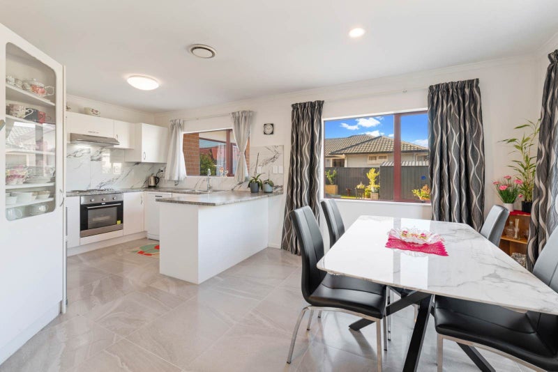 52 Bellville Drive, Clendon Park, Auckland - Carousel 1