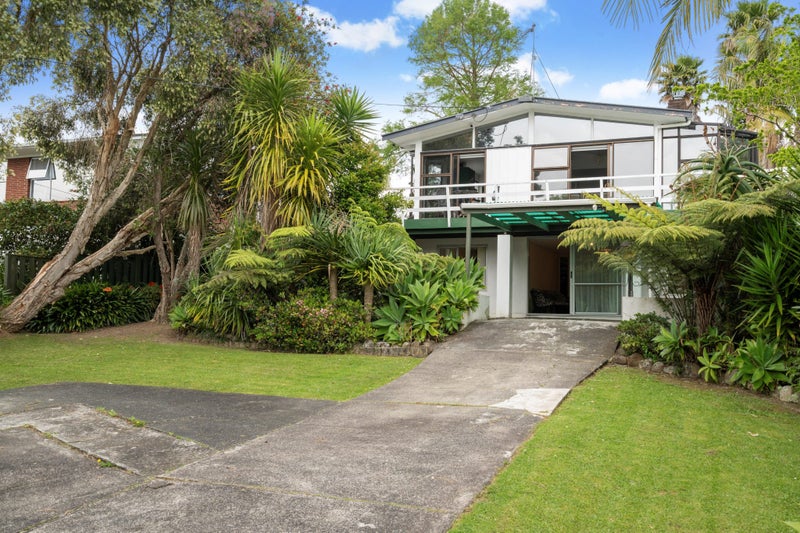 9 Grassmere Road, Henderson Valley, Auckland - Carousel 2