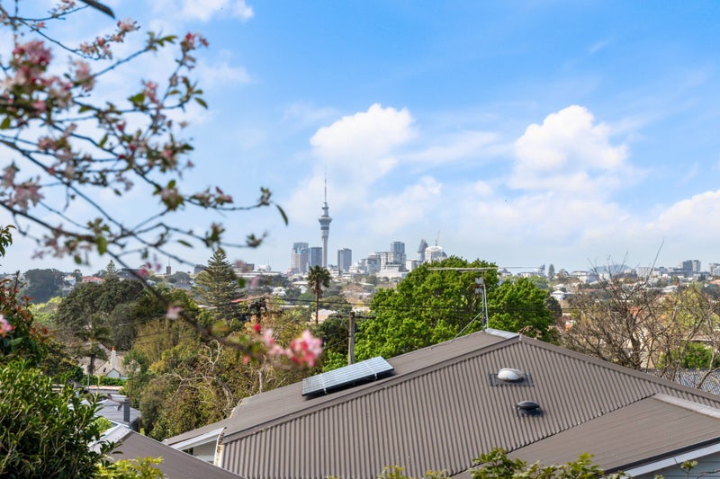 88 Lloyd Avenue, Mount Albert, Auckland - Carousel 2