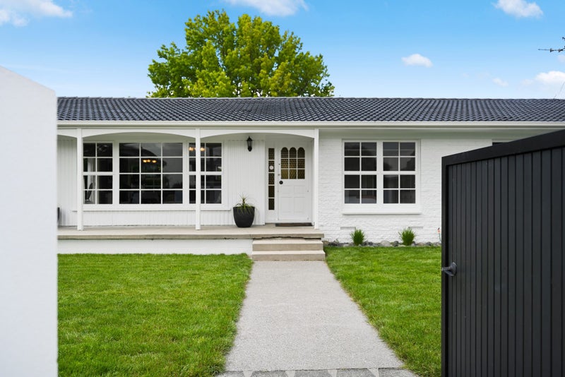 5 Grassy Downs Place, St Andrews, Hamilton - Carousel 2