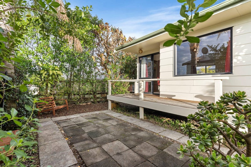 2/95 Wharf Road, Te Atatu Peninsula, Auckland - Carousel 2