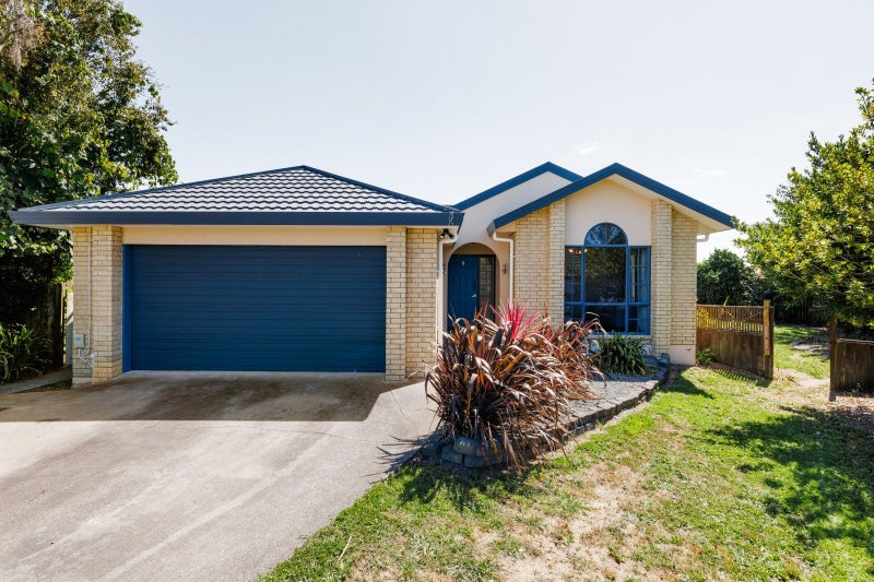 37 Aldona Place, Fairview Downs, Hamilton - Carousel 1
