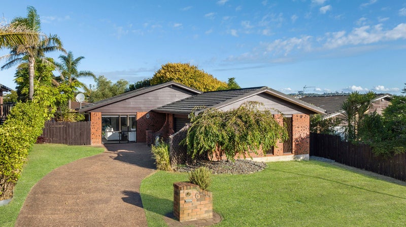 6 Billabong Place, Botany Downs, Auckland - Carousel 2
