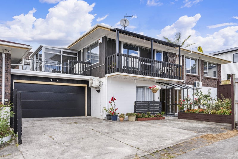 2/27 Pakira Avenue, Glendene, Auckland - Carousel 1