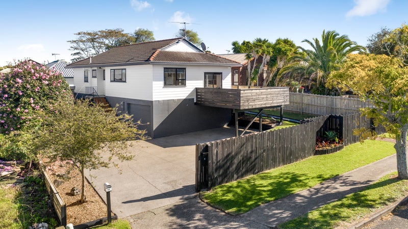5 Coubray Place, Botany Downs, Auckland - Carousel 1