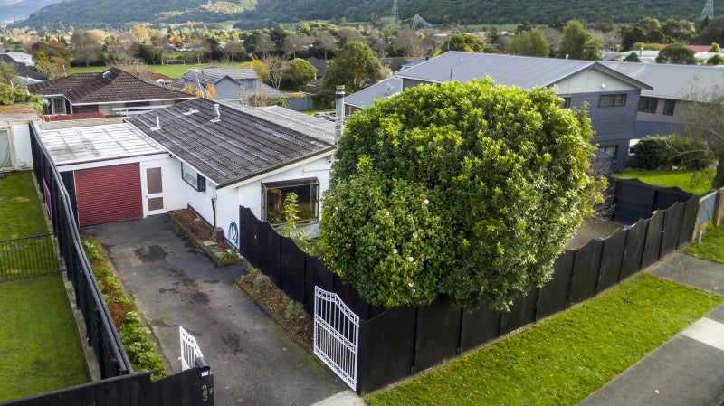2/23 Roband Crescent, Brown Owl, Upper Hutt - Carousel 2