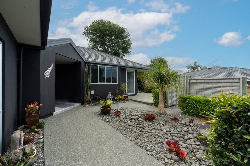 6 Conifer Grove, Kamo, Whangarei - Carousel 1