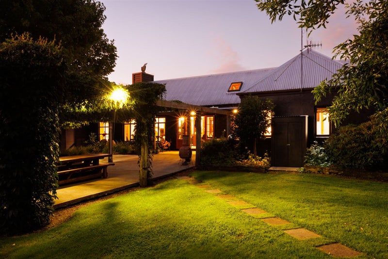 889C Milson Line, Newbury, Feilding - Carousel 1