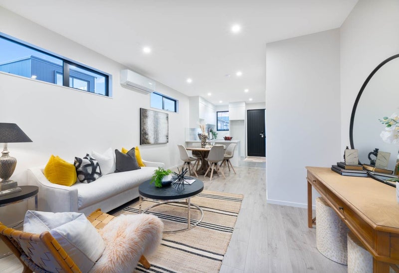 7/11 Jaemont Avenue, Te Atatu South, Auckland - Carousel 1