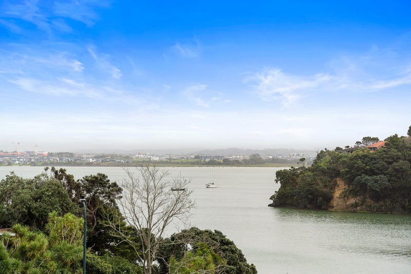 99 Island Bay Road, Beach Haven, Auckland - Carousel 2