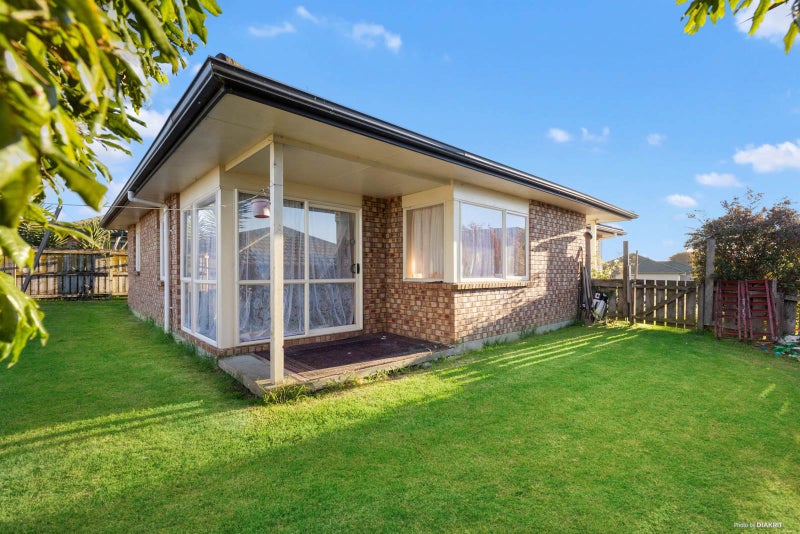 24 Naylors Drive, Mangere, Auckland - Carousel 2