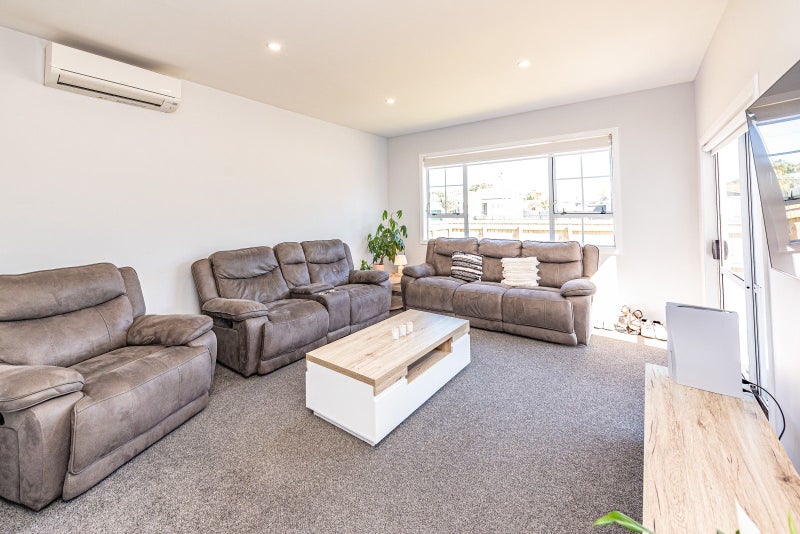 10 Burton Avenue, Whanganui East, Whanganui - Carousel 2