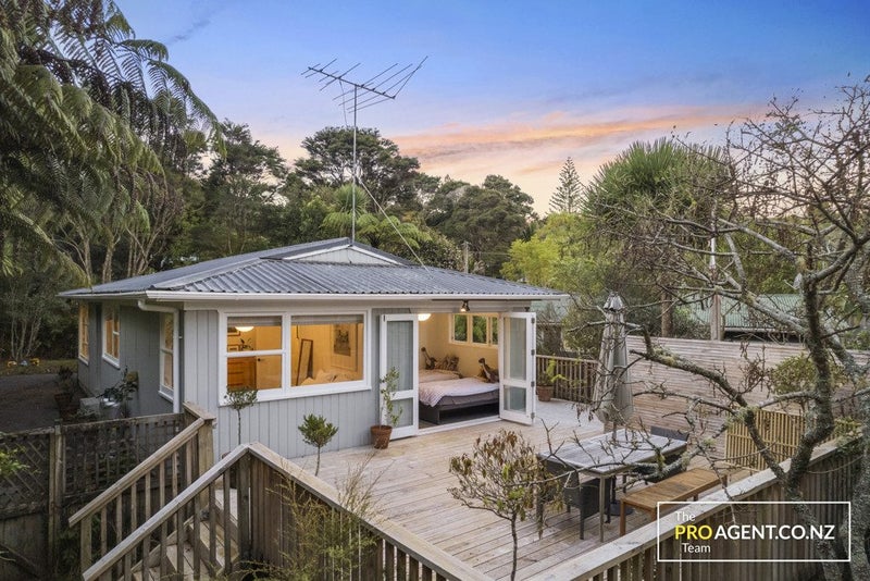 146 Woodlands Park Road, Titirangi, Auckland - Carousel 1