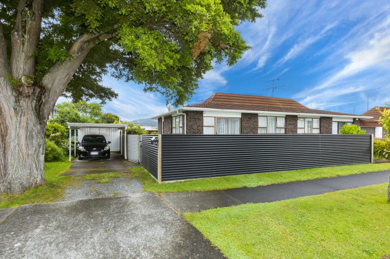 1/2 Benzie Avenue, Elderslea, Upper Hutt - Carousel 1