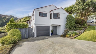4 Kapil Grove, Khandallah, Wellington - Carousel 1