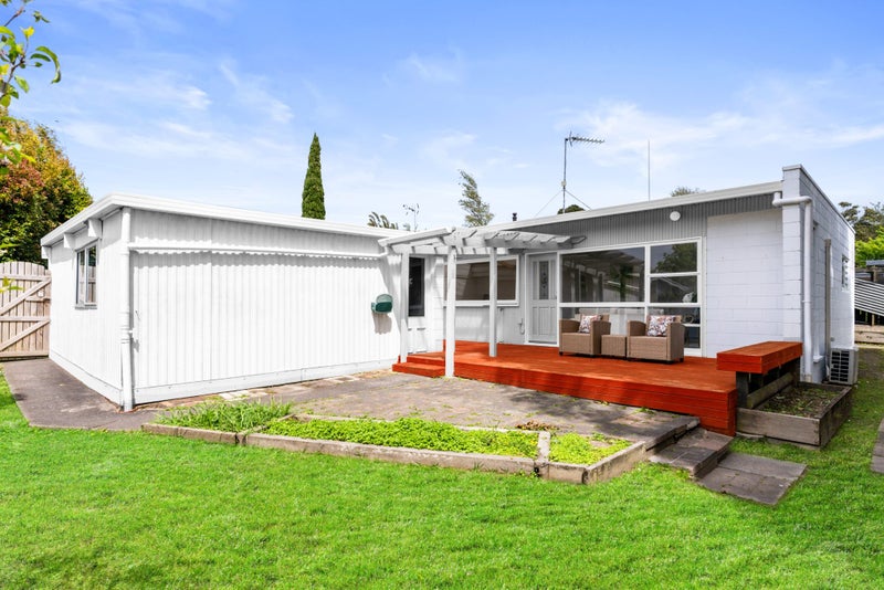 2/13 Uppingham Crescent, Hillcrest, Auckland - Carousel 1