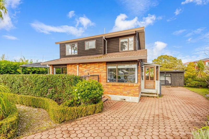 9 Seagrove Road, West Harbour, Auckland - Carousel 1
