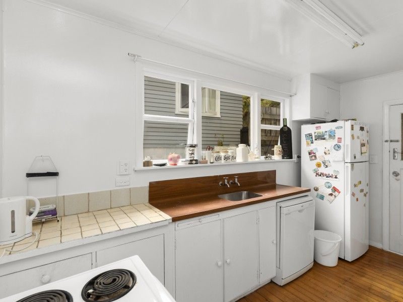 20 Manor Drive, Stokes Valley, Lower Hutt - Carousel 2