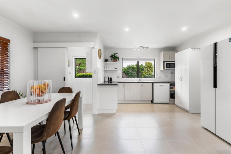 2/508 East Coast Road, Windsor Park, Auckland - Carousel 2