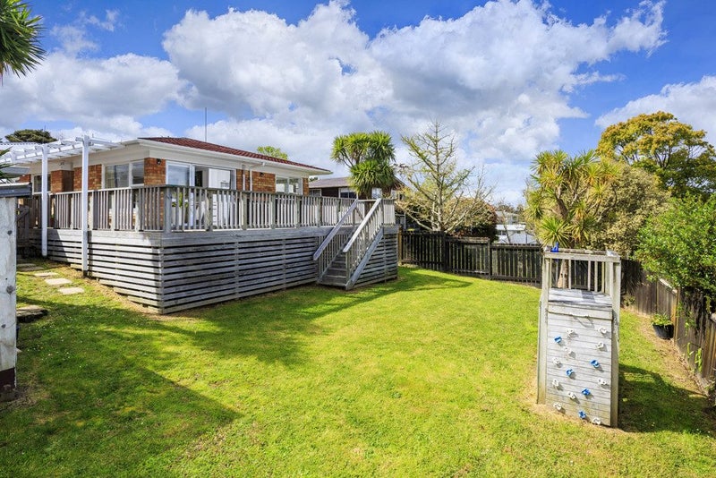 2/9 Brunton Place, Glenfield, Auckland - Carousel 1