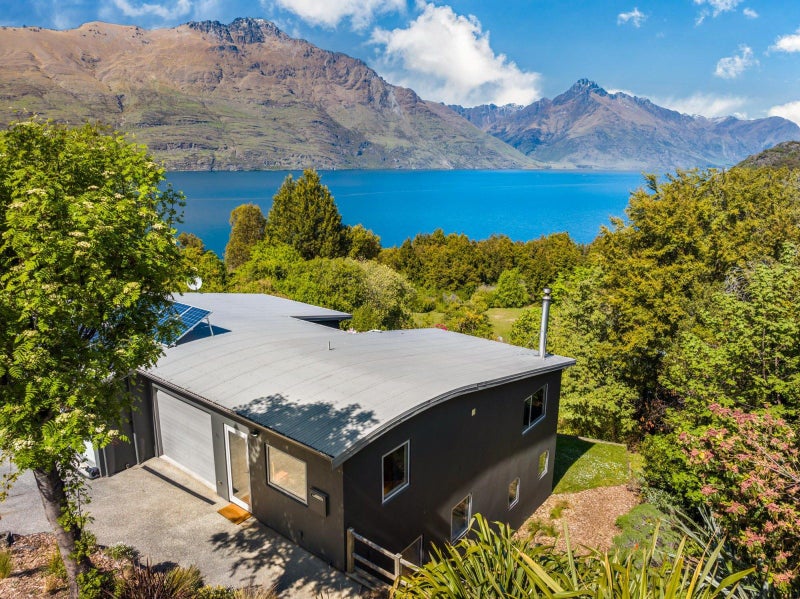14A McKerrow Place, Sunshine Bay, Queenstown - Carousel 2