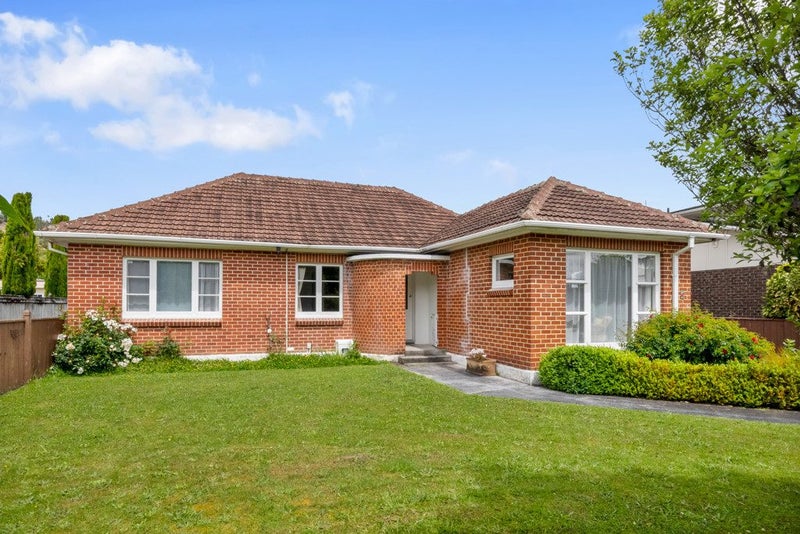 42 WHITEMANS Road, SILVERSTREAM, UPPER HUTT - Carousel 1