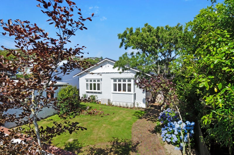 20 Beauchamp Street, Karori, Wellington - Carousel 30