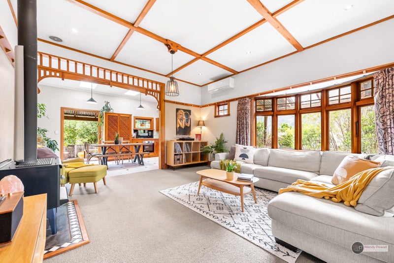 6 Prouse Grove, Silverstream, Upper Hutt - Carousel 2