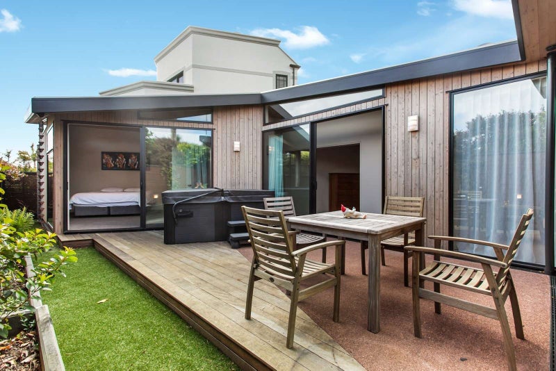 1/28 Coates Avenue, Orakei, Auckland - Carousel 1