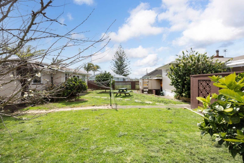24 Vanguard Road, Kelston, Auckland - Carousel 2