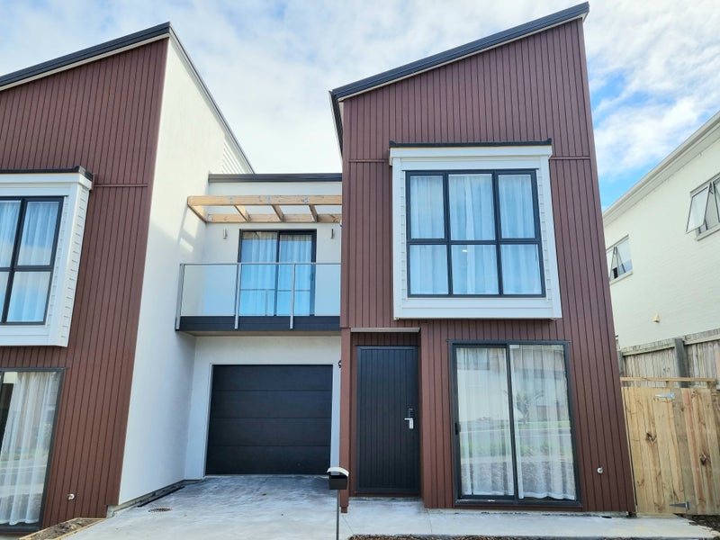 262 Jack Lachlan Drive, Beachlands, Auckland - Carousel 1