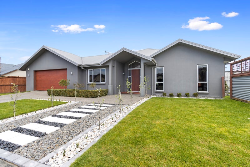 37 Barrington Drive, Huntington, Hamilton - Carousel 2