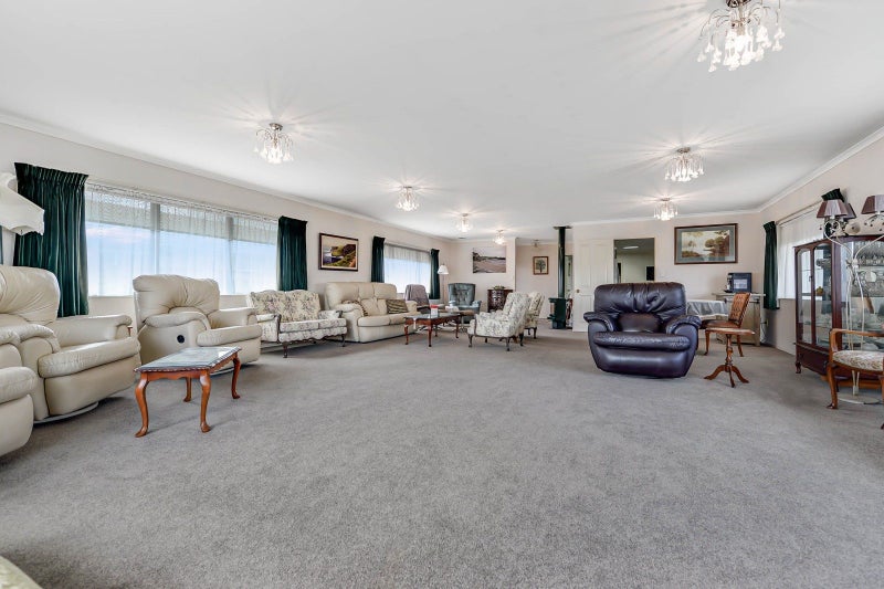 95 Dixon Road, Glenview, Hamilton - Carousel 1