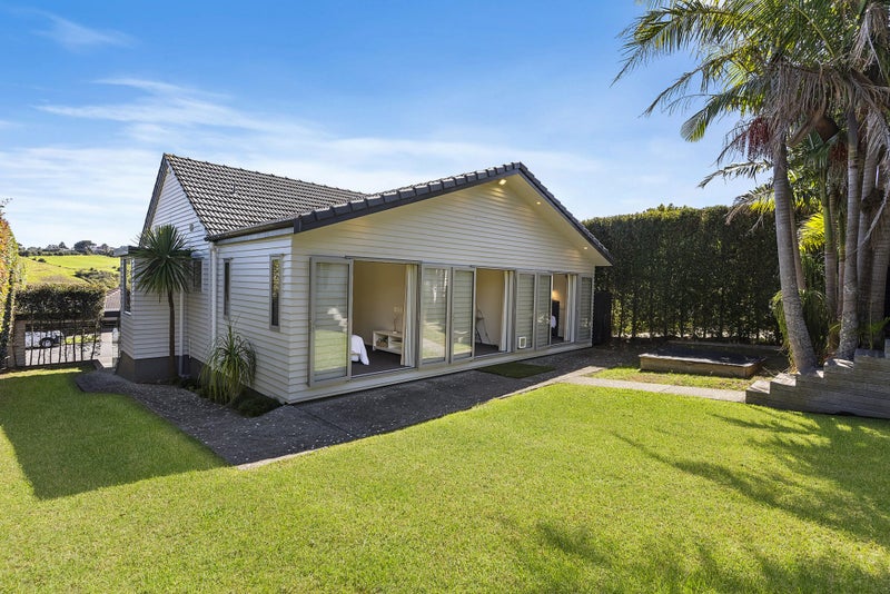 54 Tahapa Crescent, Meadowbank, Auckland - Carousel 1