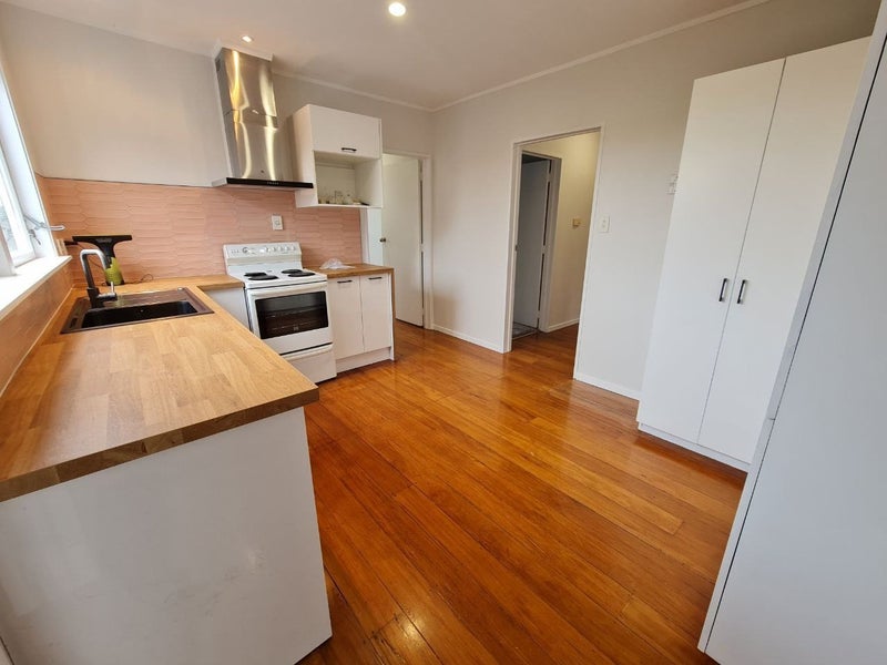 36B Alberta Street, Point Chevalier, Auckland - Carousel 2