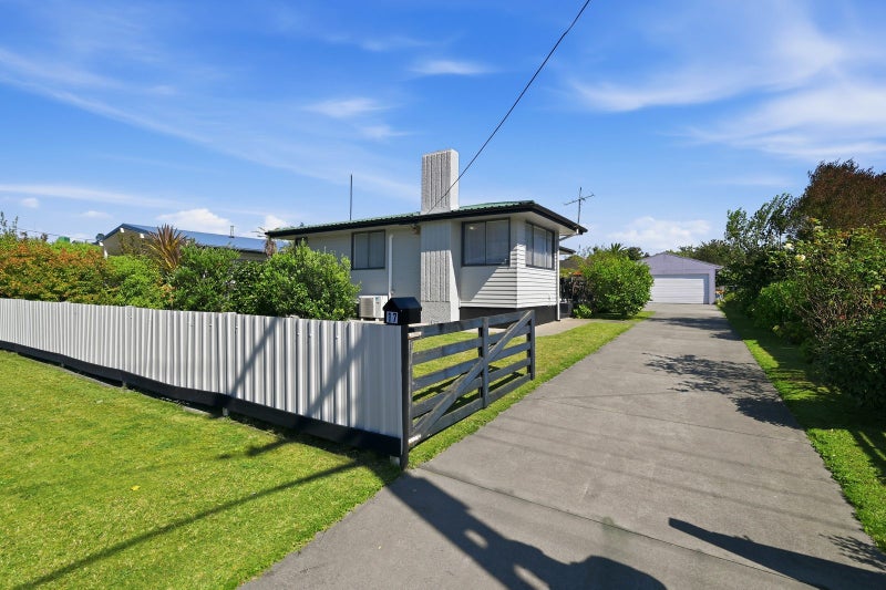 17 Jameson Avenue, Fenton Park, Rotorua - Carousel 1