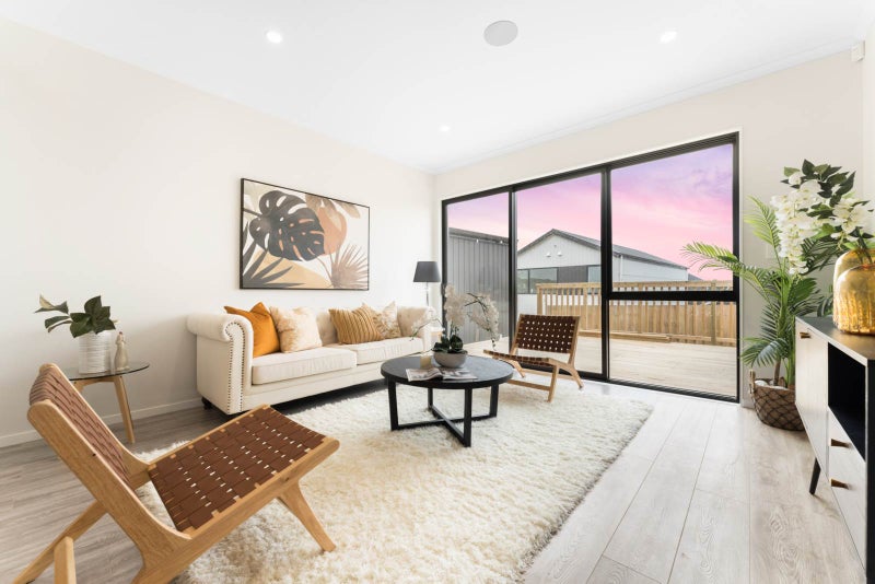 8 Horokaka Street, Massey, Auckland - Carousel 2