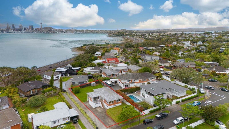 5 Heath Avenue, Northcote, Auckland - Carousel 1