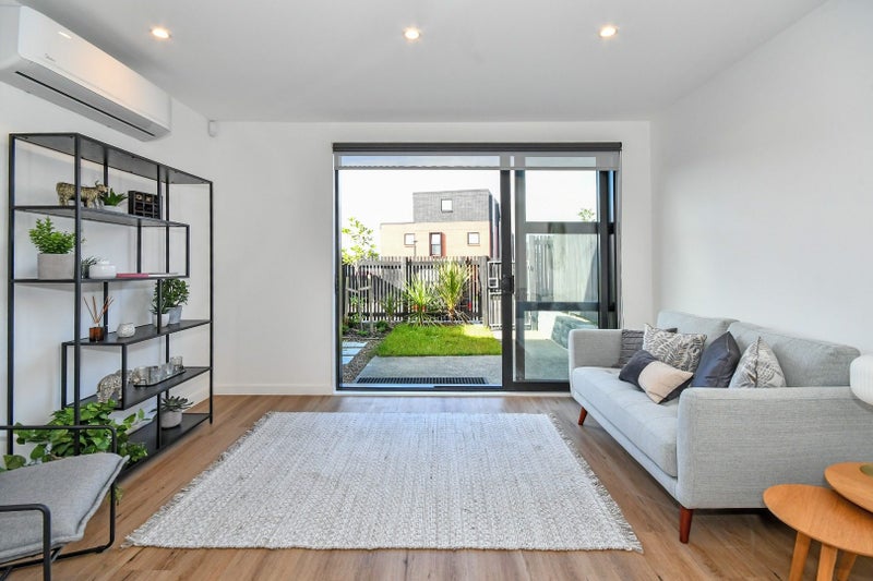 9B Playfair Road, Mount Roskill, Auckland - Carousel 1