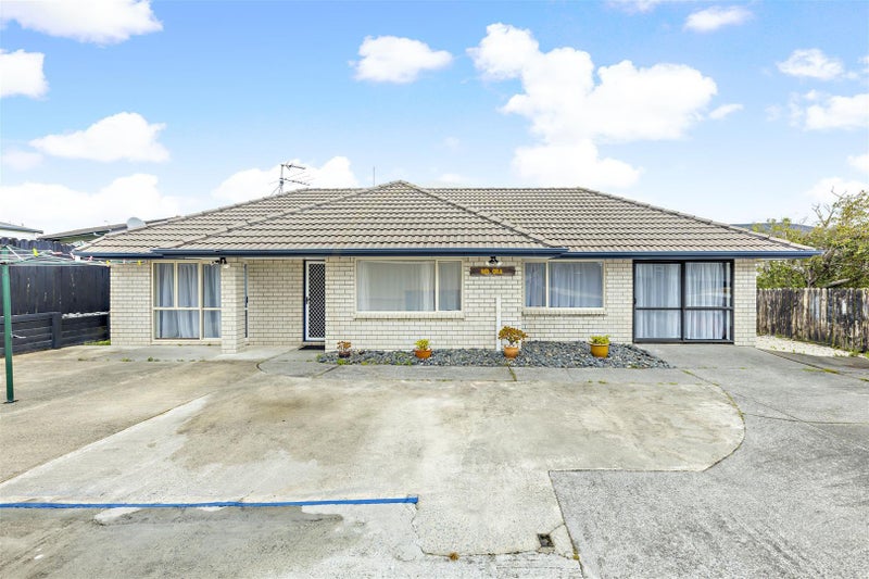 2/62 Hollyford Drive, Clover Park, Auckland - Carousel 1