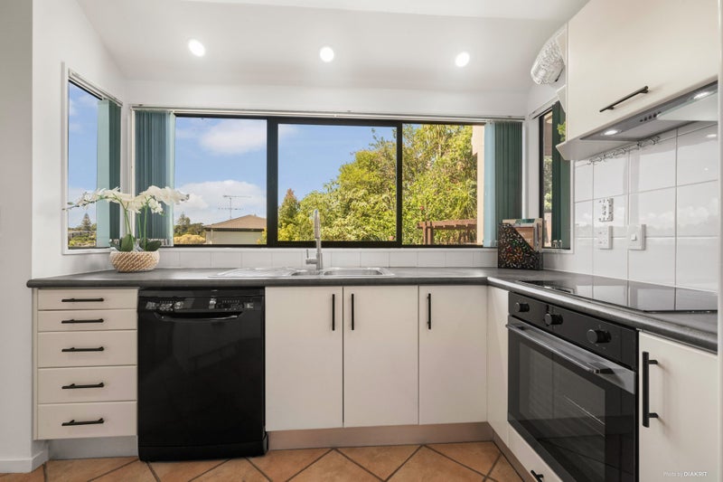 31C Greenvalley Rise, Glenfield, Auckland - Carousel 1