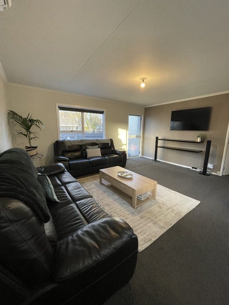 38 Suzanne Grove, Kelvin Grove, Palmerston North - Carousel 2