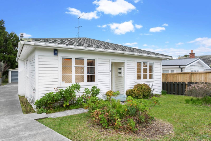 9 Bungalow Avenue, Point Chevalier, Auckland - Carousel 1