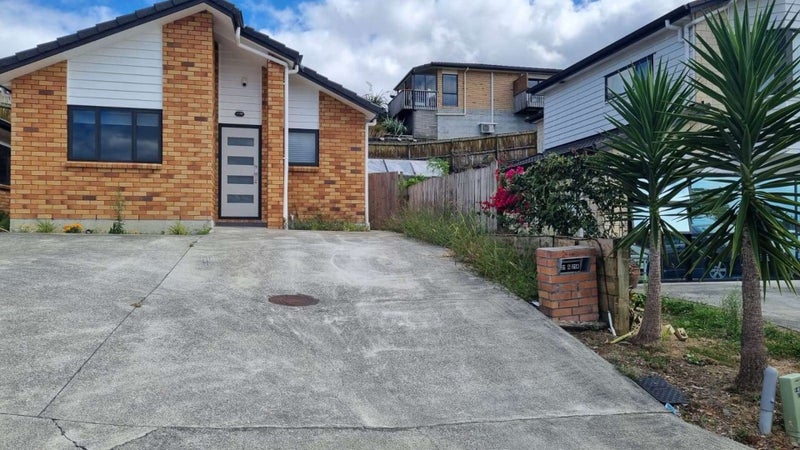 21 Bangla Place, Massey, Auckland - Carousel 1