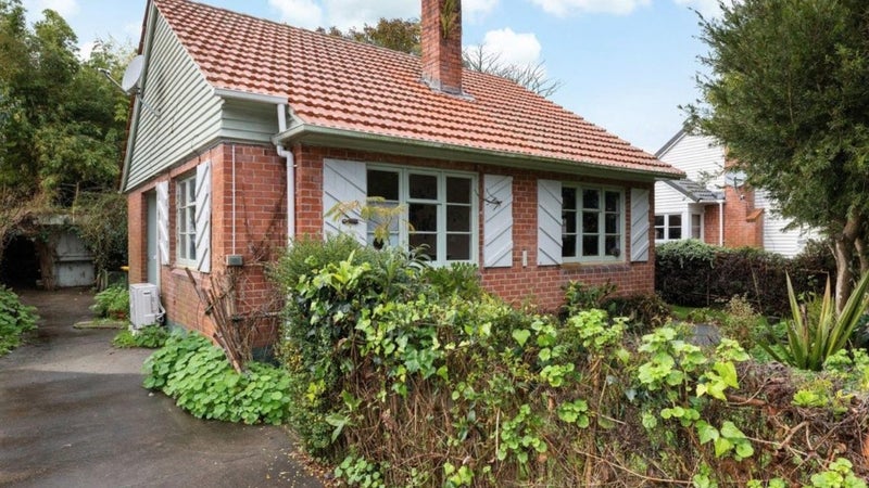 12 Galway Avenue, Hamilton East, Hamilton - Carousel 1