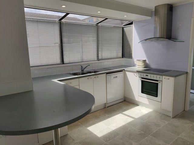 60 Lewisham Street, Highland Park, Auckland - Carousel 1