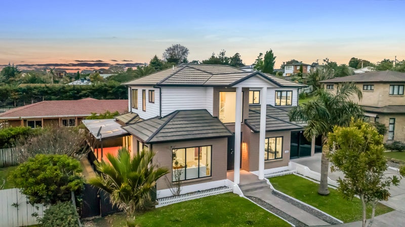29 Midhurst Avenue, Henderson, Auckland - Carousel 1